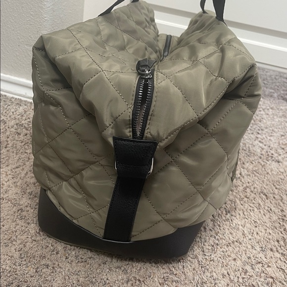 BRAND NEW Duffel Bag - Picture 6 of 13